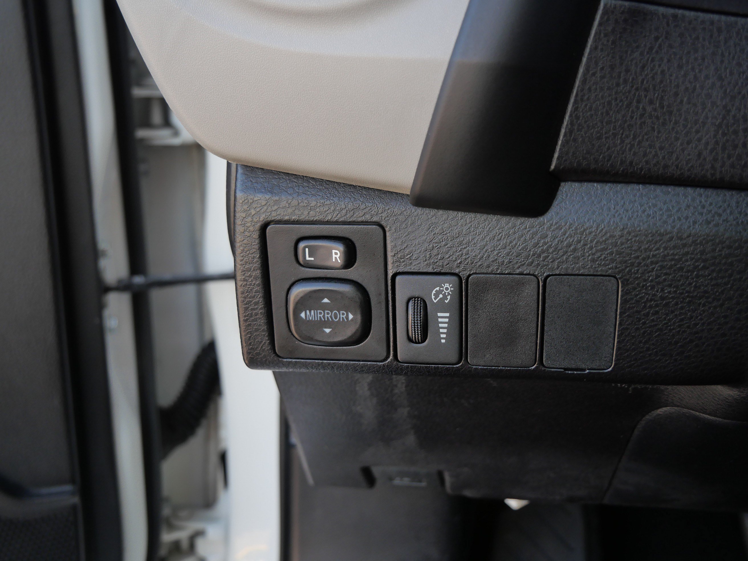 Certified 2019 Toyota Corolla LE FWD image 27