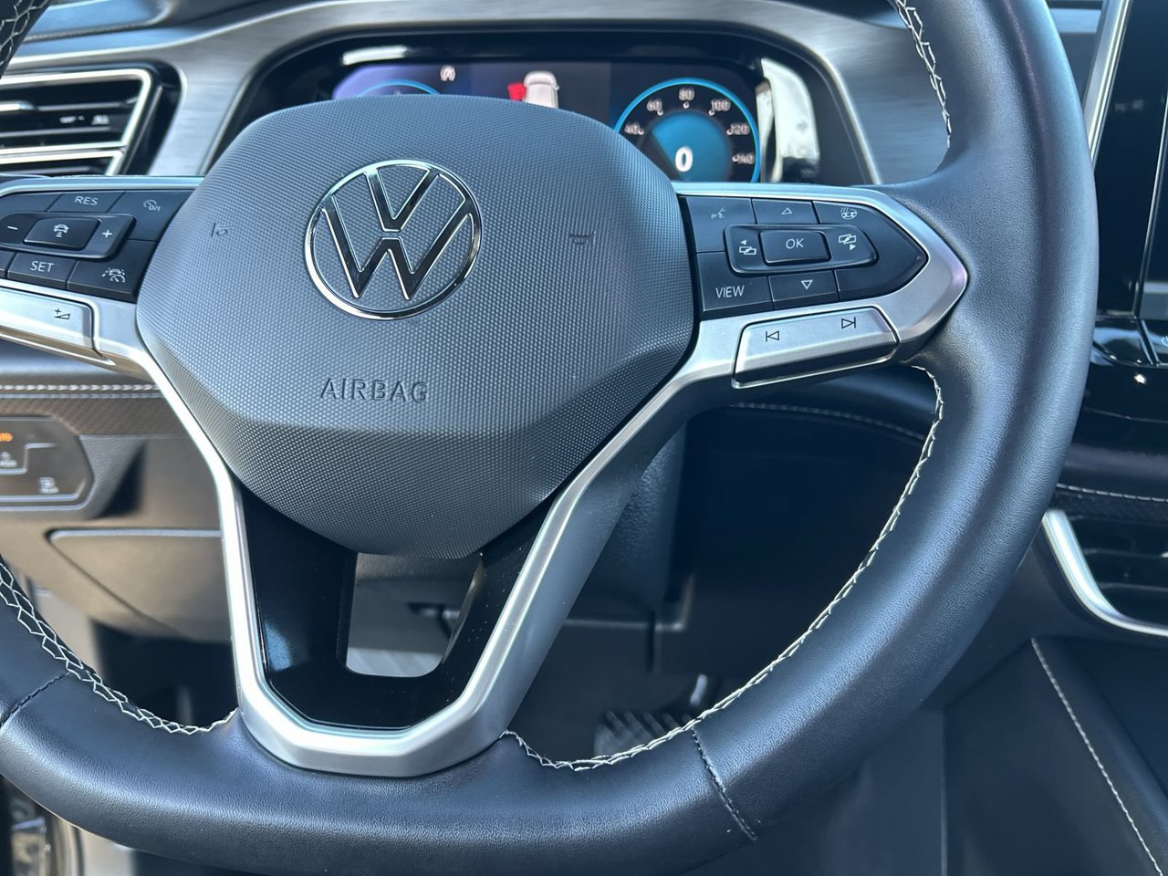 Used 2024 Volkswagen Atlas Cross Sport SE FWD image 21