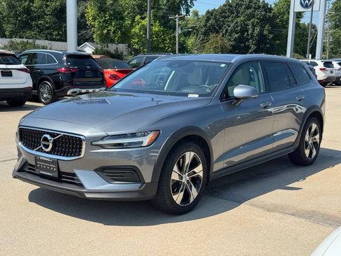 Used 2020 Volvo V60 T5 Cross Country w/ Protection Package Premier AWD/4WD image 9