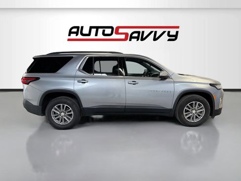 Used 2023 Chevrolet Traverse LT image 8