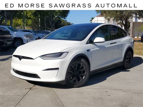 Used 2023 Tesla Model X image 1