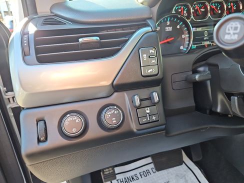 Used 2018 Chevrolet Tahoe LT w/ RST Edition image 11