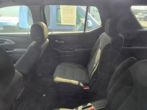 Used 2023 Chevrolet Traverse LT image 8