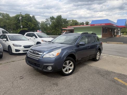 Used 2013 Subaru Outback 2.5i Premium w/ Popular Pkg 1B AWD/4WD image 2