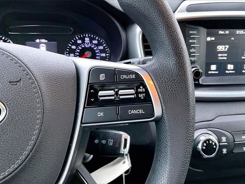 Used 2019 Kia Sorento LX image 11