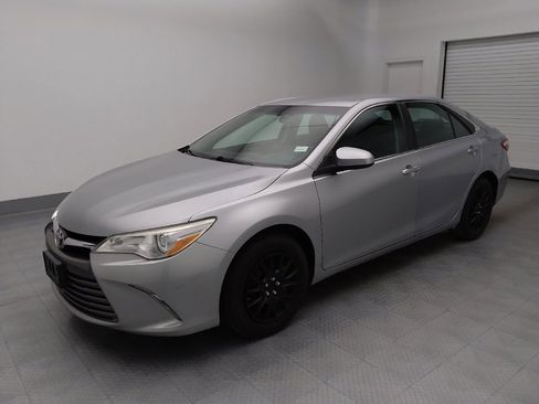 Used 2017 Toyota Camry LE FWD image 2