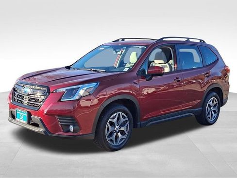 Used 2023 Subaru Forester Premium image 3