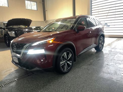 Used 2023 Nissan Rogue SL w/ SL Premium Package image 3