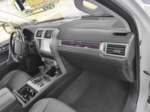 Used 2017 Lexus GX 460 image 30