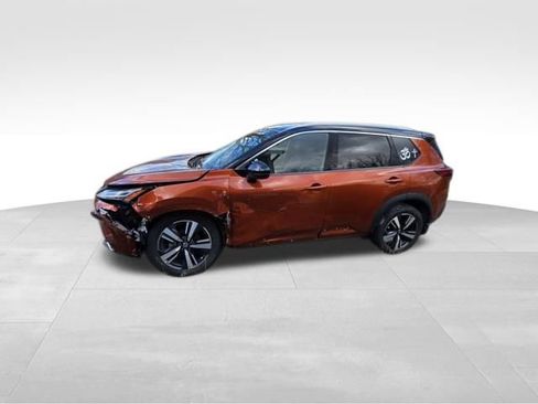 Used 2021 Nissan Rogue Platinum image 1