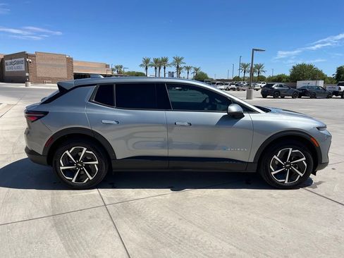 Used 2026 Chevrolet Equinox EV LT FWD image 5