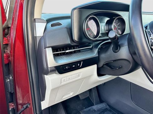 Used 2024 Kia Carnival LX image 11