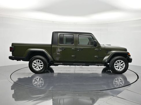 Used 2023 Jeep Gladiator Sport AWD/4WD image 4