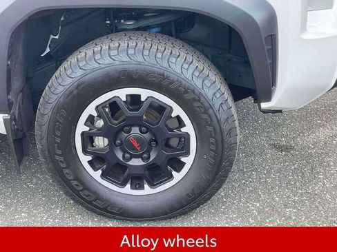 Used 2024 Toyota Tacoma SR5 AWD/4WD image 10