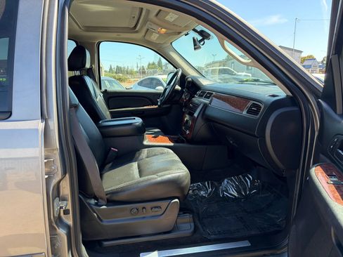 Used 2007 Chevrolet Avalanche LTZ w/ LTZ Preferred Equipment Group AWD/4WD image 17