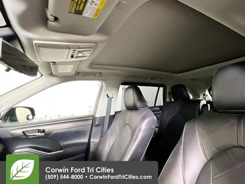 Used 2021 Toyota Highlander Platinum AWD/4WD image 28
