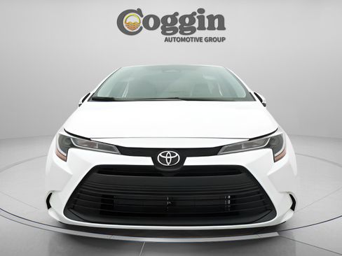 Used 2025 Toyota Corolla LE FWD image 31