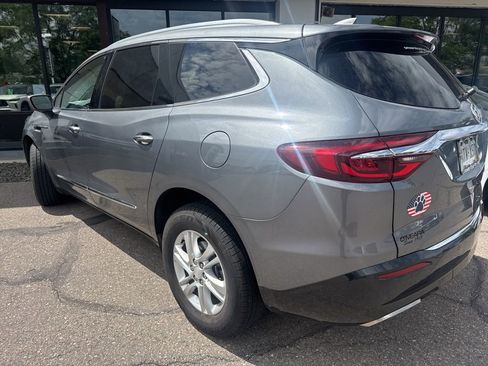 Used 2019 Buick Enclave Essence FWD image 2