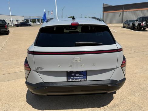 Used 2025 Hyundai Kona SEL FWD image 6