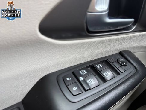 Used 2020 Chrysler Pacifica Touring-L Plus w/ Tire & Wheel Group FWD image 28