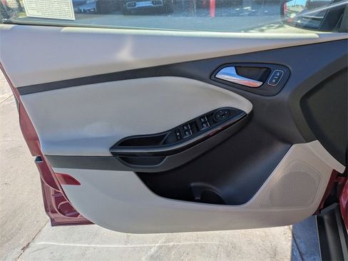 Used 2017 Ford Focus Electric Hatchback image 12