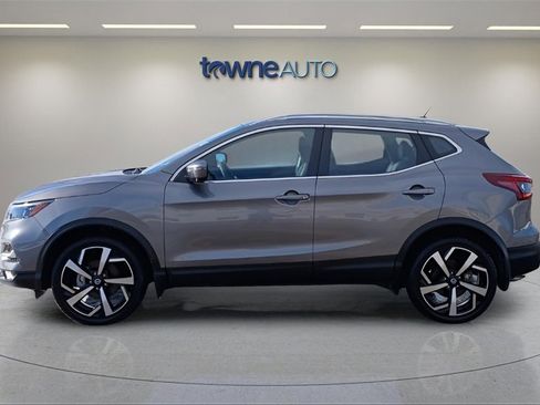 Used 2022 Nissan Rogue Sport SL w/ Premium Package image 2
