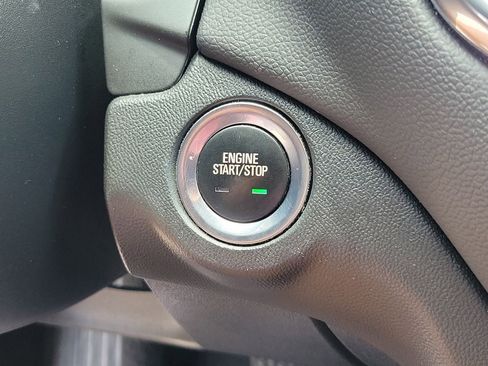 Used 2021 Chevrolet Equinox LT FWD image 29