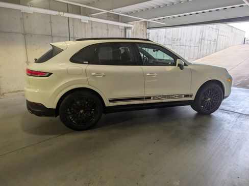 Used 2025 Porsche Cayenne image 10