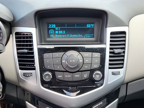 Used 2015 Chevrolet Cruze LT FWD image 16