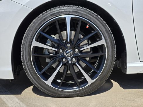 Used 2018 Toyota Camry XSE image 16