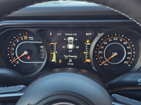 New 2026 Jeep Gladiator Sahara AWD/4WD image 11