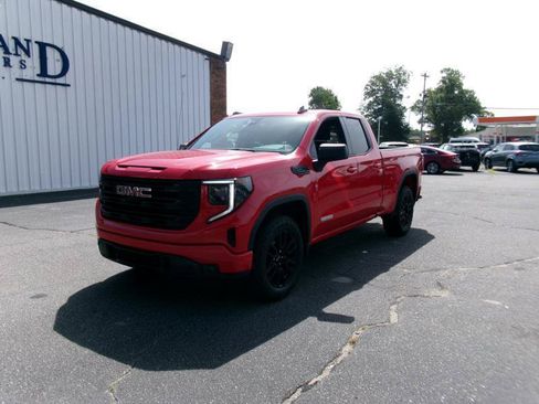 Used 2025 GMC Sierra 1500 Elevation AWD/4WD image 2