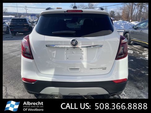 Used 2021 Buick Encore Preferred w/ Safety Package image 4