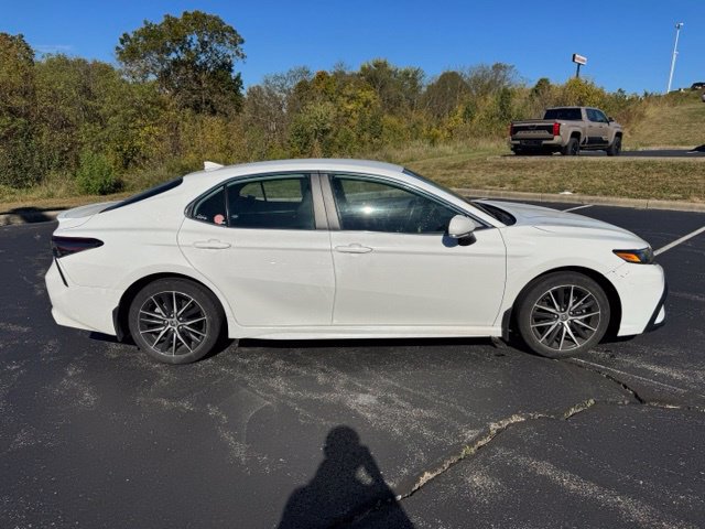 Used 2023 Toyota Camry SE FWD image 2