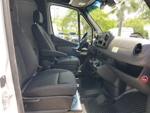 Used 2025 Mercedes-Benz Sprinter 2500 image 8