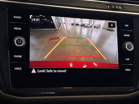 Used 2022 Volkswagen Tiguan SE image 4