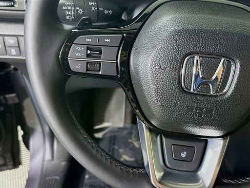 Used 2025 Honda Pilot Elite image 23