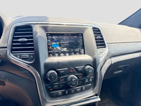 Used 2021 Jeep Grand Cherokee Laredo AWD/4WD image 13