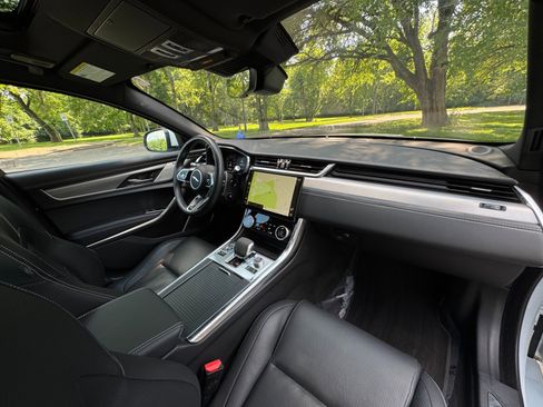 Used 2021 Jaguar XF R-Dynamic SE image 24