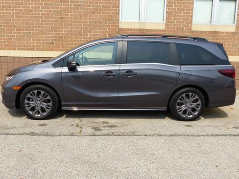 Used 2025 Honda Odyssey Touring image 7