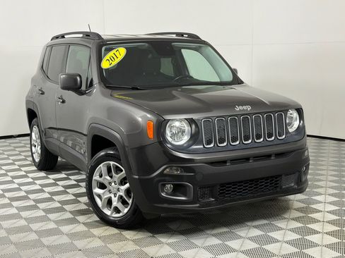 Used 2017 Jeep Renegade Latitude w/ Cold Weather Group AWD/4WD image 2