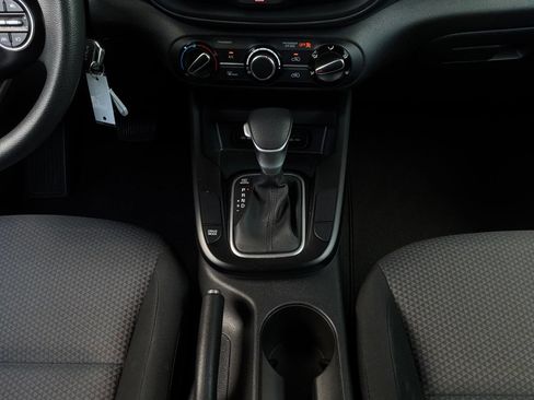 Used 2025 Kia Soul LX w/ LX Technology Package FWD image 13