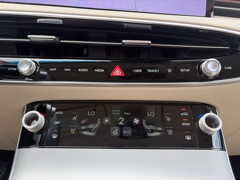 New 2026 Genesis GV70 2.5T Advanced AWD/4WD image 19