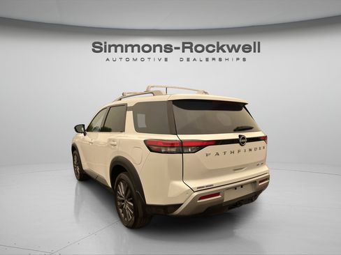 Used 2025 Nissan Pathfinder SL w/ SL Premium Package AWD/4WD image 3