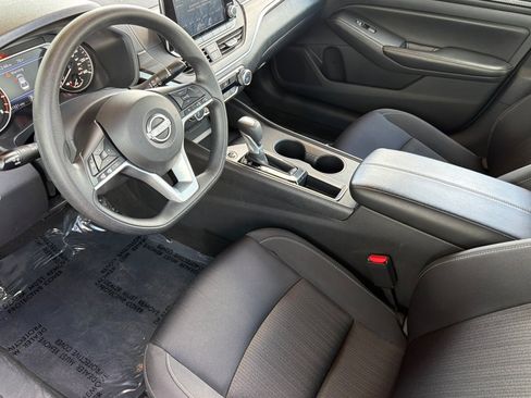 Used 2025 Nissan Altima 2.5 SV FWD image 12