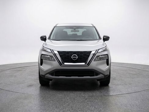 Used 2025 Nissan Rogue SV AWD/4WD image 2