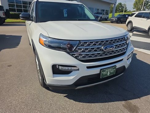 Used 2023 Ford Explorer Limited w/ Equipment Group 301A RWD image 9