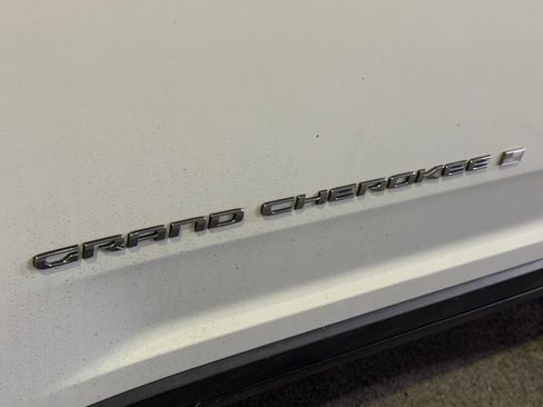 Used 2023 Jeep Grand Cherokee Limited w/ Luxury Tech Group II image 16