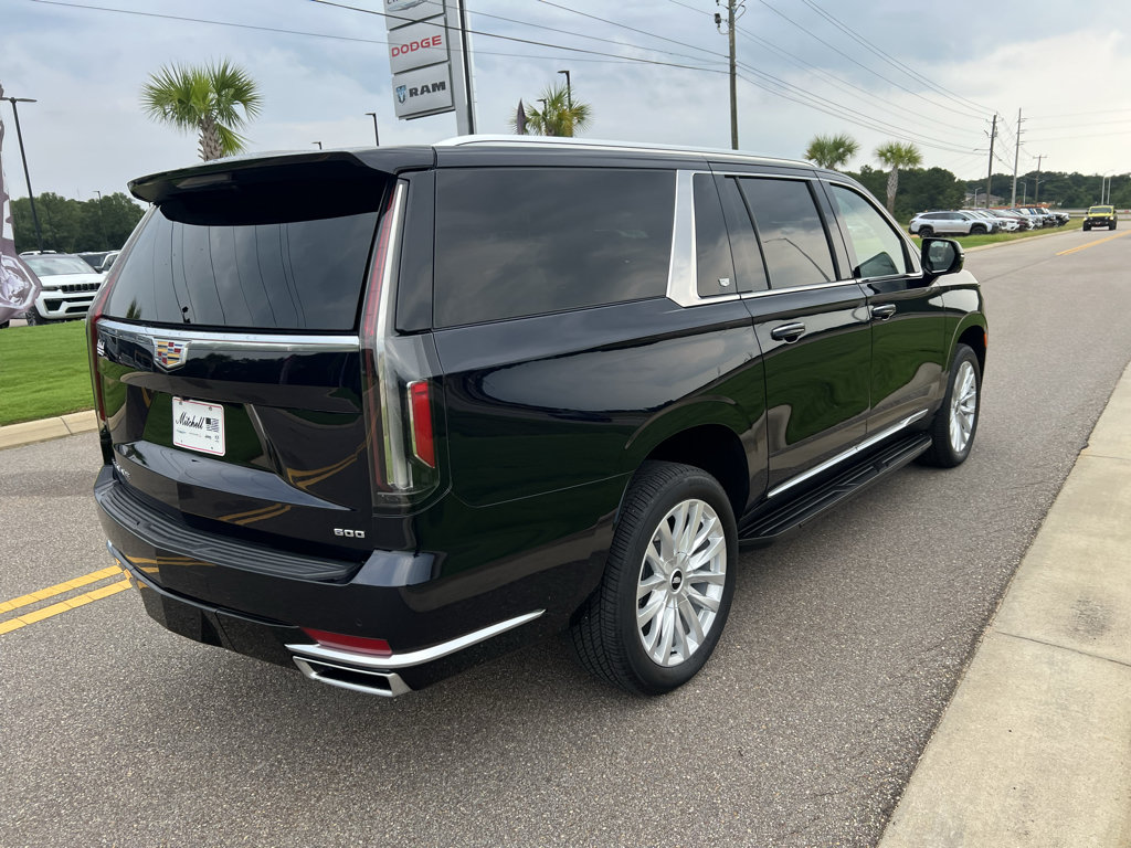 Used 2023 Cadillac Escalade ESV Luxury AWD/4WD image 2