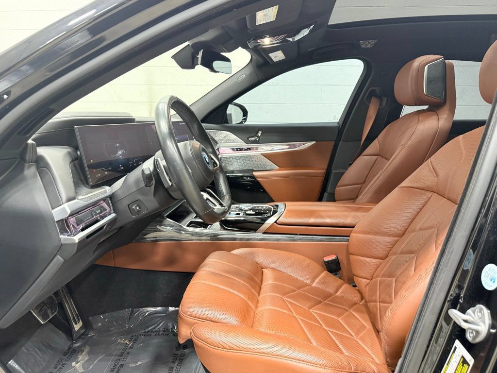 Used 2023 BMW i7 xDrive60 AWD/4WD image 32